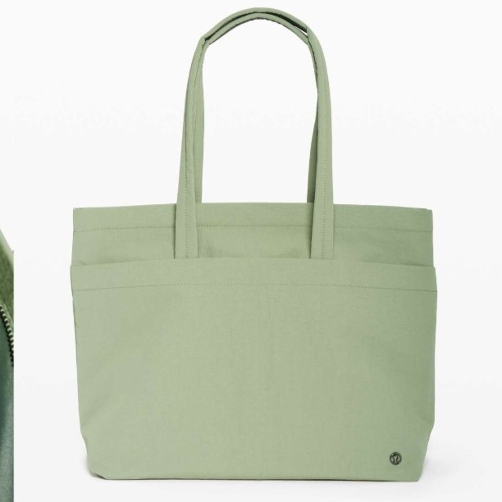 lululemon On The Move 15L Tote💚